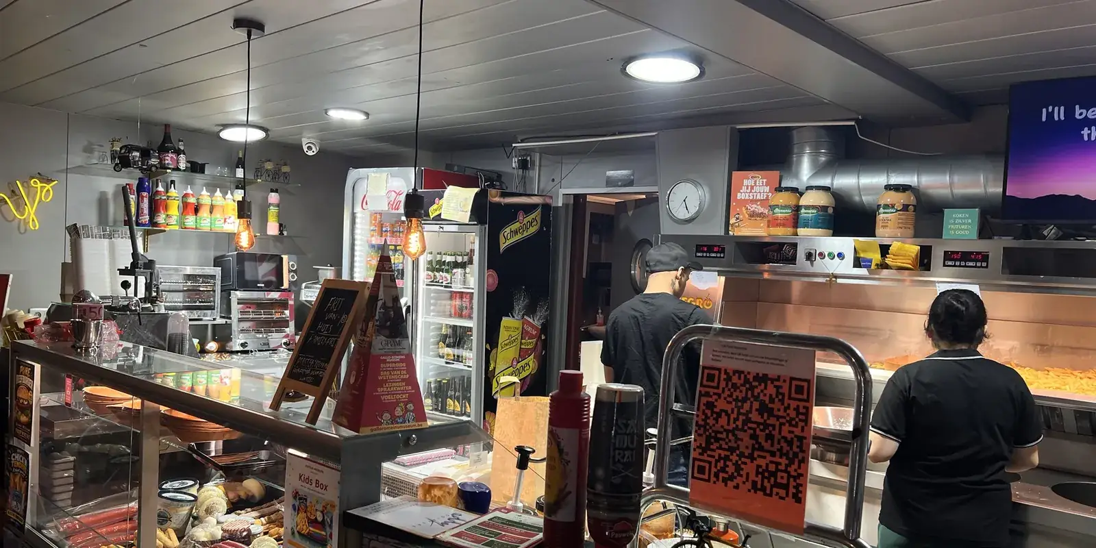 Achter de toog van Frituur Madelyn: de friteuse en verse friet